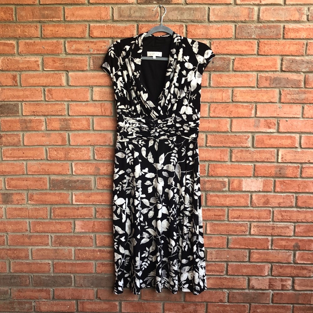 Short sleeved Kasper black patterned dress